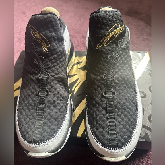 LeBron 17 Low 'Metallic Gold'; men’s size 9 - Picture 12 of 15